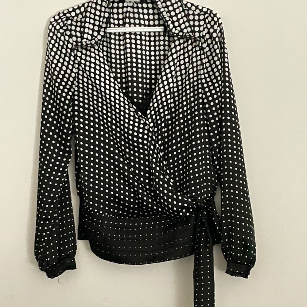 WHBM - Beautiful silk side tie top.
